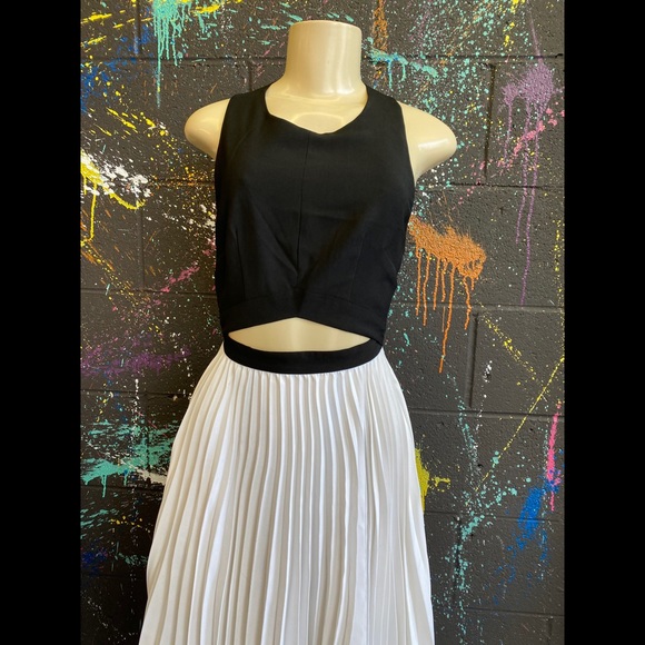 NATASHA GAN ‘GOOD FEELING’ PLEATED DRESS - Picture 4 of 16